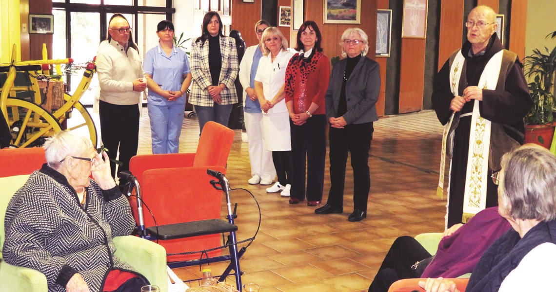 Posavska Hrvatska :  Lijepa riječ uz voće za starije i nemoćne 