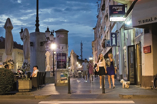Posavska Hrvatska : Vrući lipanj
