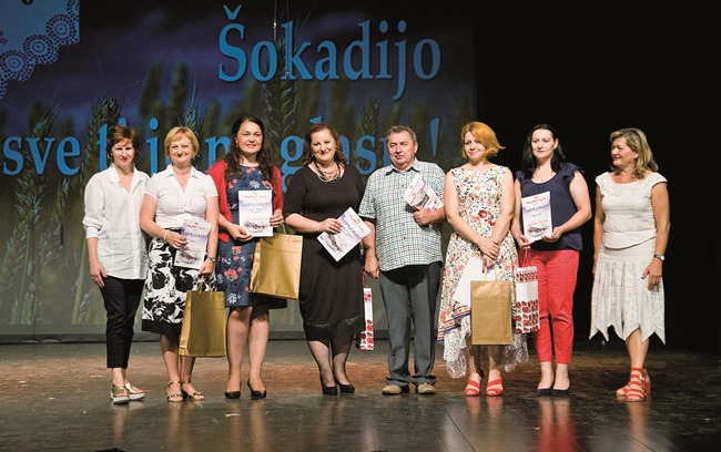 Turizam : Nagrađeni tradicijski ukrašeni izlozi