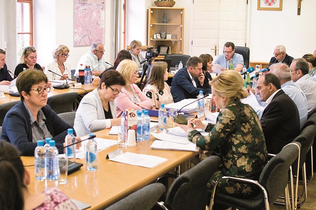 Posavska Hrvatska : Opomene, udaljavanje i napuštanje vijećnika