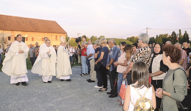 Život : Dobrodošla kući, sveta Ano!