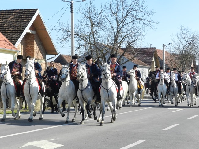 Zanimljivosti : Sikirevci, selo je na glasu jahači ga prođoše u kasu