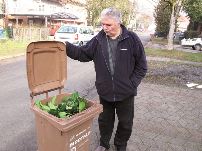 Posavska Hrvatska : Postavili spremnike, a ljudi ne znaju što s njima