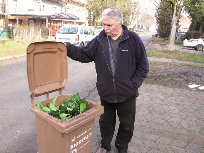 Posavska Hrvatska : Postavili spremnike, a ljudi ne znaju što s njima 