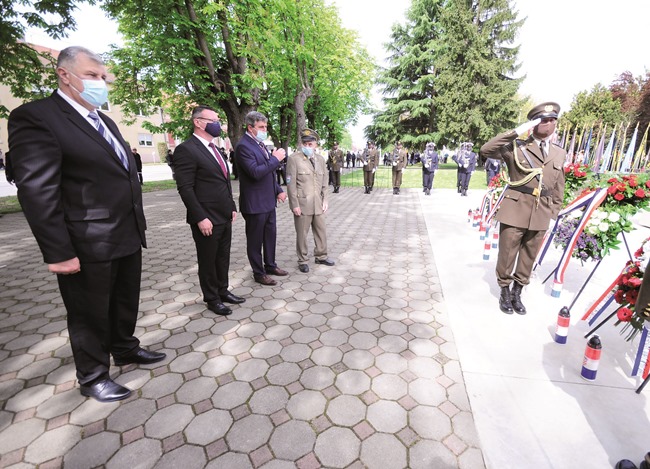 Županija : Pedeset jedna suza za hrabre ljude