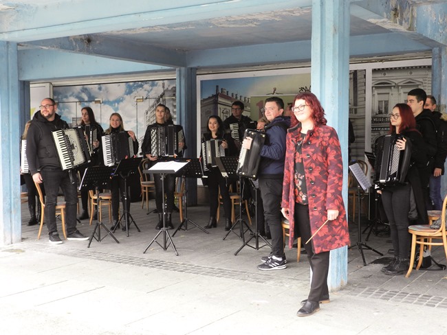 Posavska Hrvatska : Harmonika i uživo i na mreži