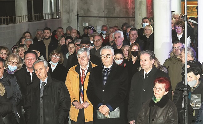 Posavska Hrvatska : "Zdravko Ćosić: Između dva svijeta"