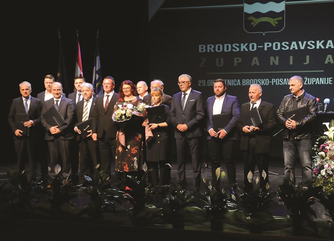 Posavska Hrvatska : Razvojni planovi otporni na lokalne probleme i globalne krize