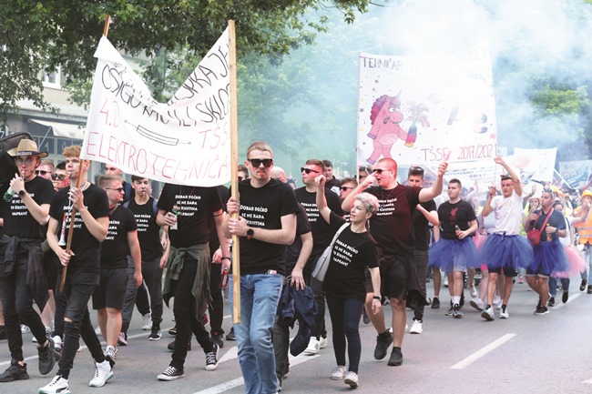 Posavska Hrvatska : Maturijada - maskiraj se sada!