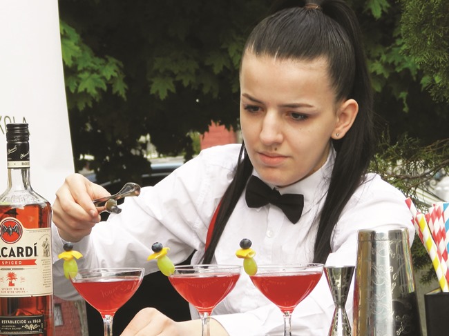 Školstvo : Prvi brodski Junior barmen cup