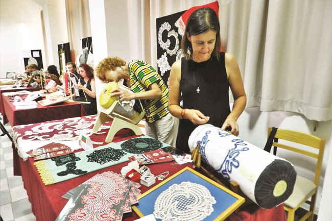 Posavska Hrvatska : Uspjela i sedma Izložba čipke