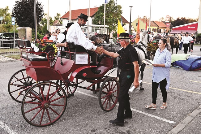 Posavska Hrvatska : Izvrstan folklor, odlična glazba, atraktivne igre, bogata gastronomska ponuda