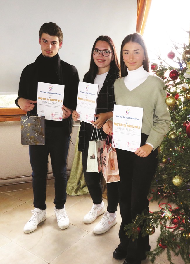 Slavonski Brod : Nagrađeni srednjoškolci volonteri