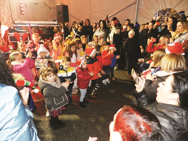 Općine : Zajedništvo, glavni motiv Adventa u Sikirevcima