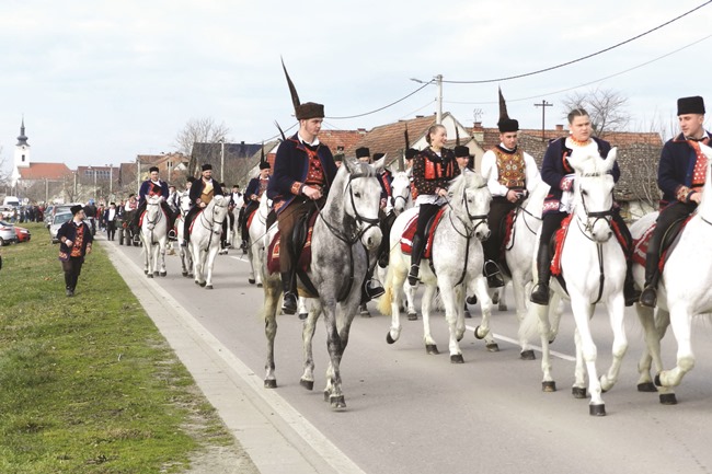 Posavska Hrvatska : Sikirevci, puni konjanika