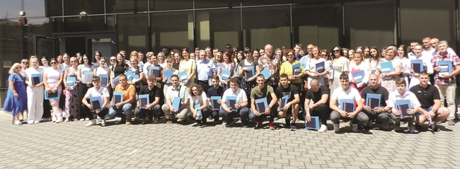 Školstvo :   Nagradili osamdeset maturanata
