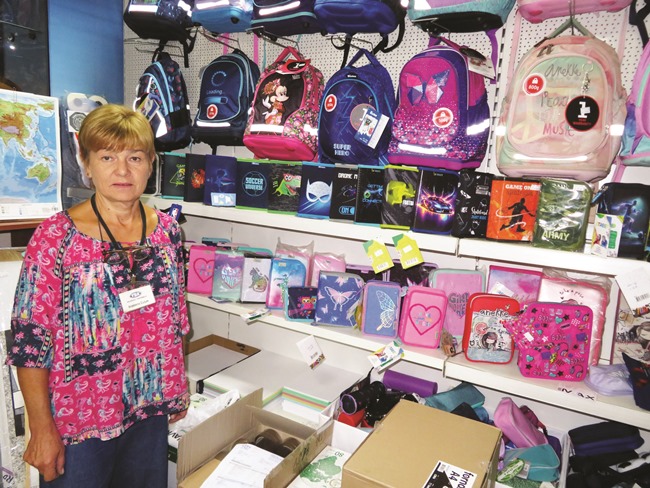 Školstvo : Jesenski upisi, nabava pribora 