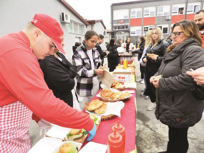 Školstvo : Festival za prste polizati!