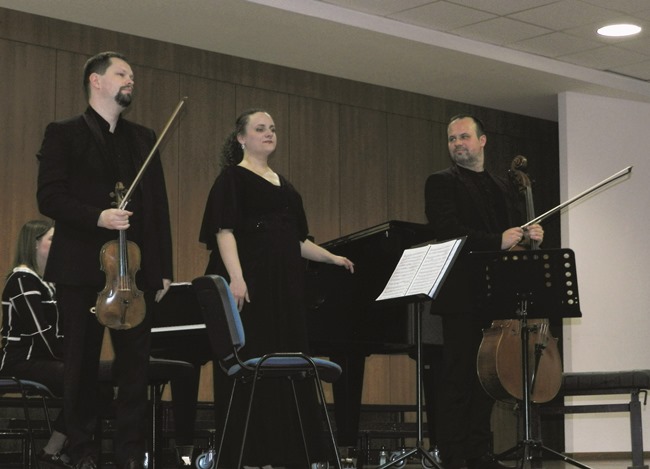 Posavska Hrvatska : Klavirski trio zadivio Brođane