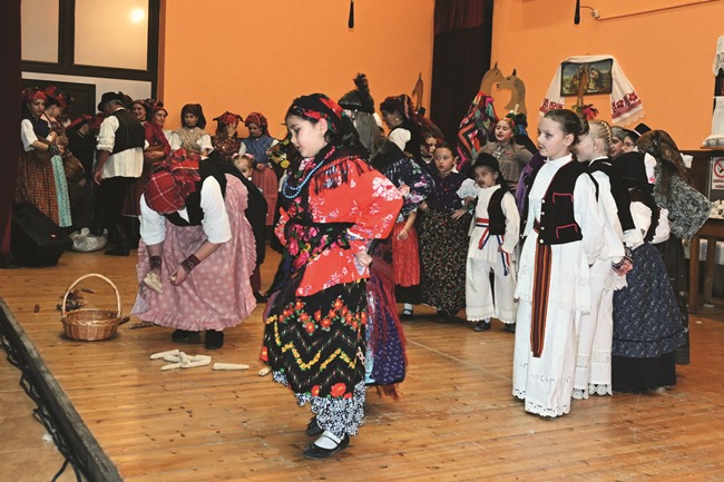 Posavska Hrvatska : Mladi i u 101. godini