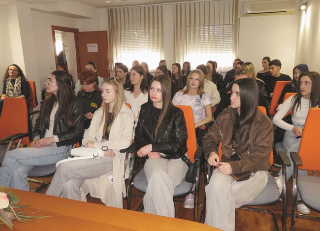 Školstvo : Prvi koraci u karijeri 