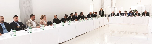 Posavska Hrvatska : Konkurentnost, investicije i izvoz u fokusu sjednice Gospodarskog vijeća HGK - ŽK Slavonski Brod