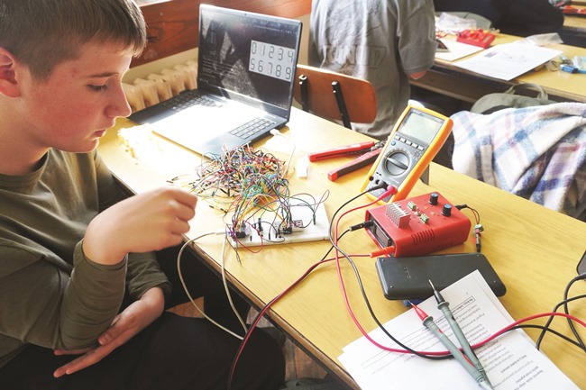 Školstvo : Mladi tehničari - spretni i umješni