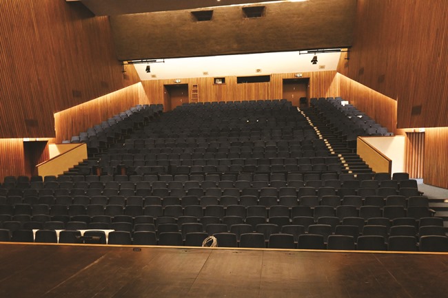 Slavonski Brod : Dvorana čeka nove sjedalice