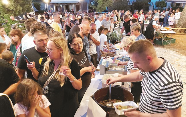 Posavska Hrvatska : „Materin pijat” za prste polizat'