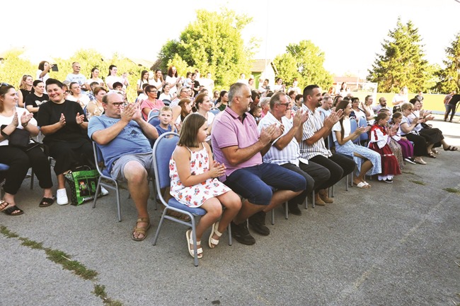 Posavska Hrvatska : "Kolovoze djeca"
