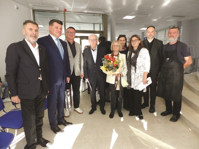 Posavska Hrvatska : Umjetnički lovor-vijenac gosparu Luki