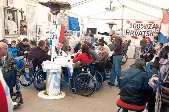 Život : Stotinu šezdeset i šest dana