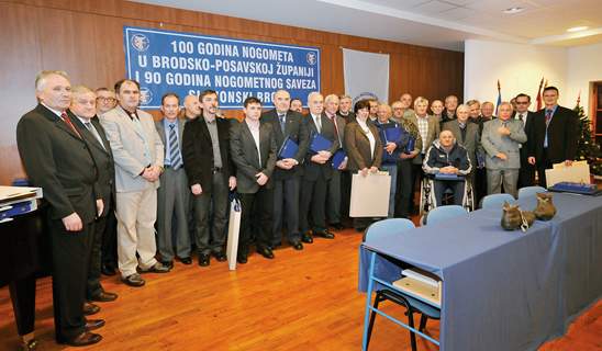 Posavska Hrvatska : SRETNO U SLJEDEĆIH STO NOGOMETNIH GODINA!